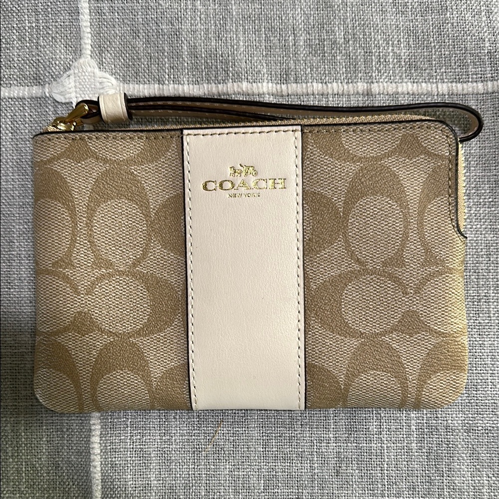 NWOT Coach Tan and Cream Wristlet